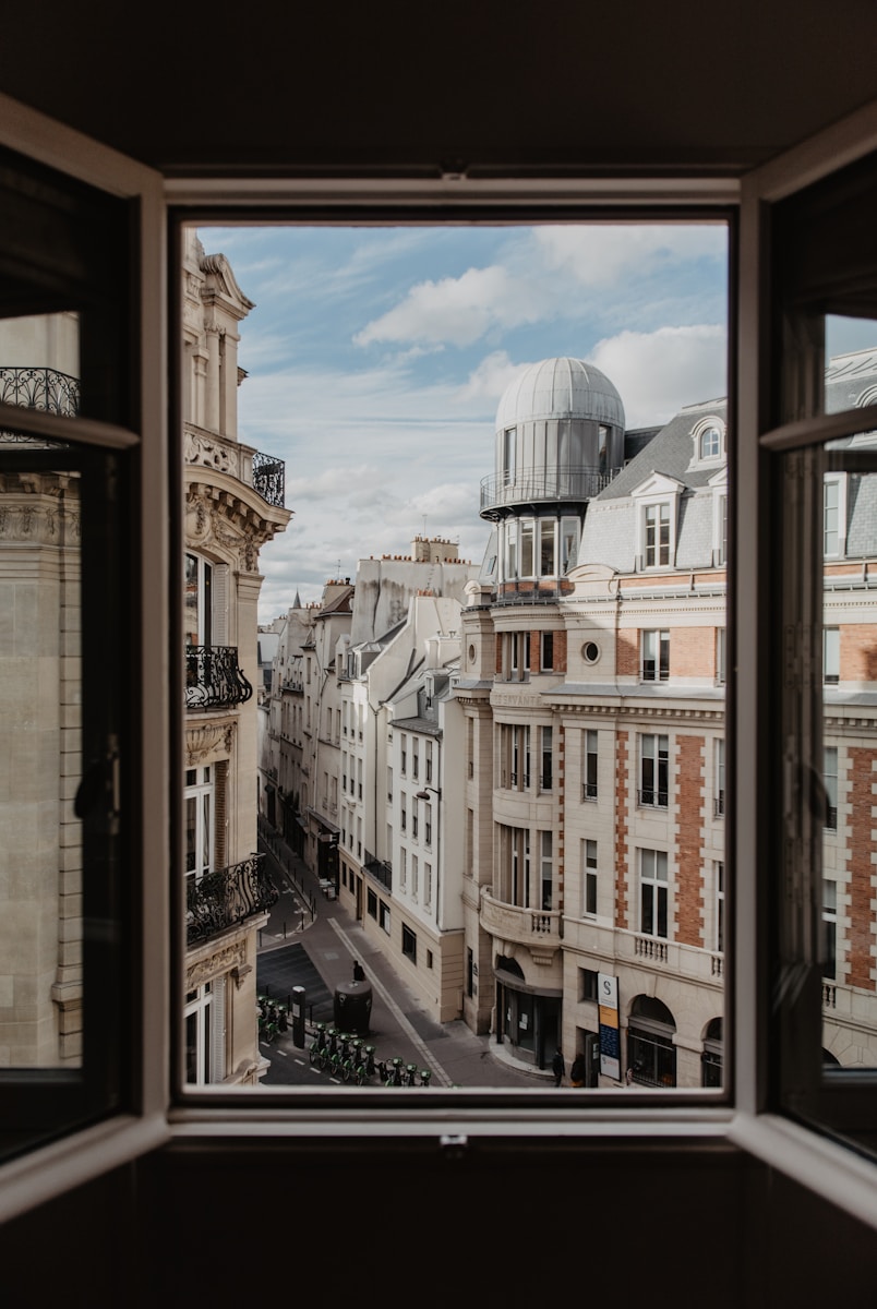 Photo by Thibault Penin 3-panel window illustration